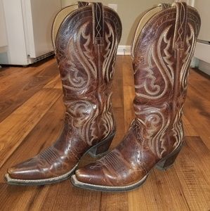 Women's Ariat Heritage boots size 6